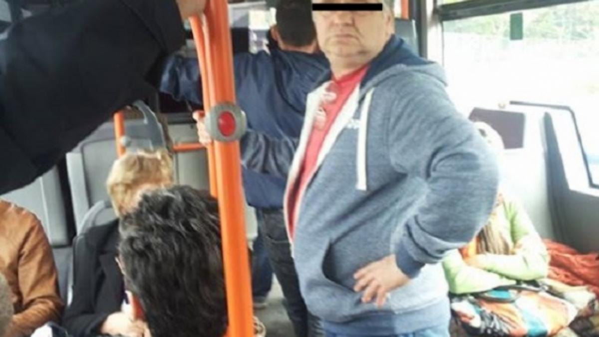 pericol in capitala un barbat pipaie femei in autobuz