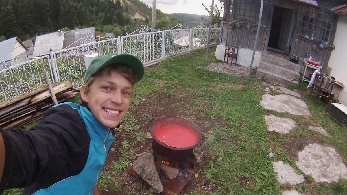 tanarul care vrea sa faca viata romanilor mai buna a reununtat la danemarca pentru a trai in apuseni