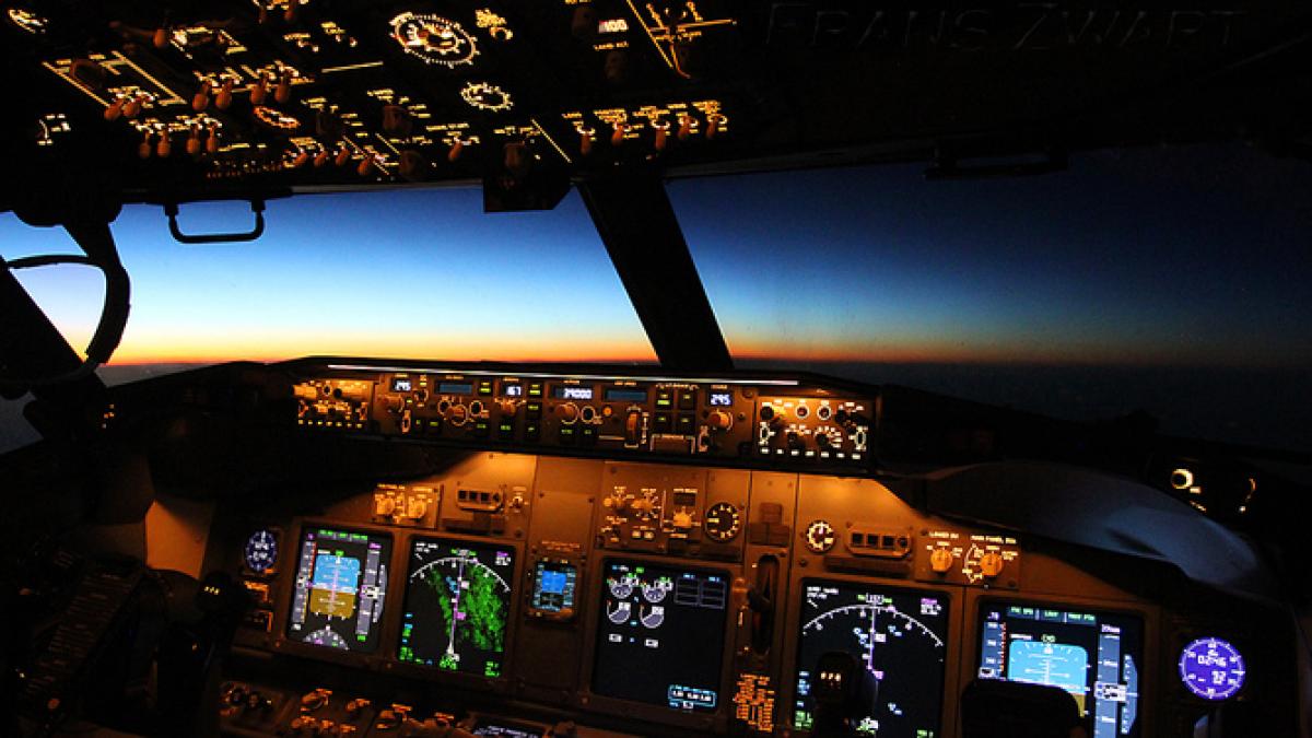 tragedie la bordul unui avion cu 152 de persoane comandantul aeronavei a murit la mansa