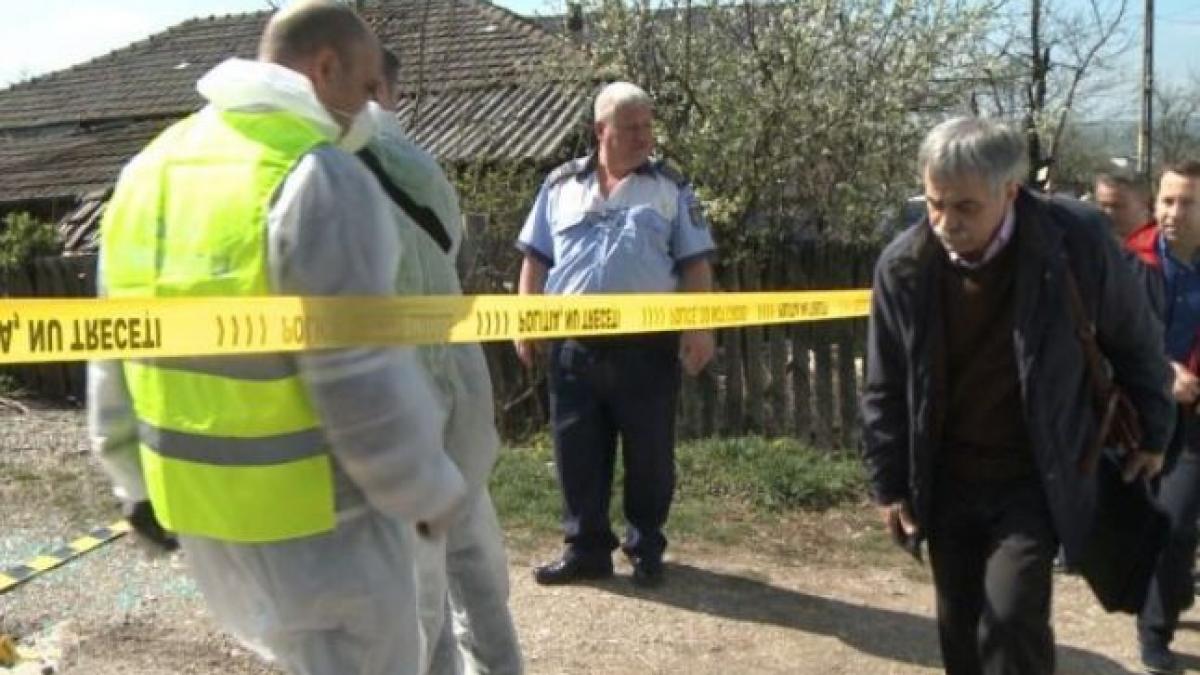 detaliile unei crime odioase intreaga locuinta era plina de sange