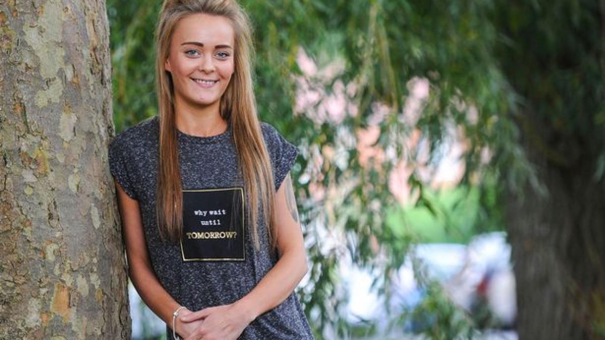 s a indragostit de el la prima vedere si l a cautat pe facebook ce a gasit a lasat o fara cuvinte