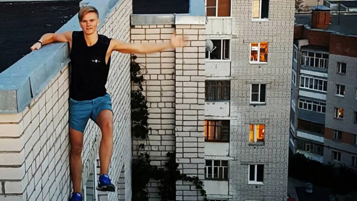 a murit in timp ce incerca sa si faca un selfie
