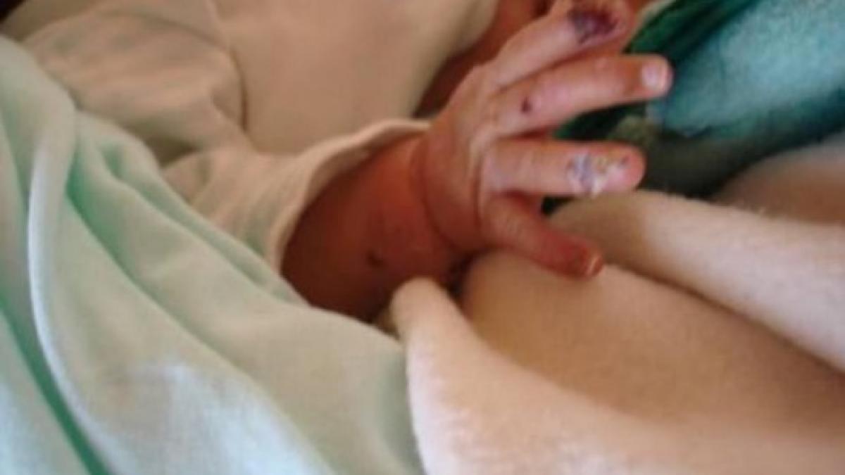 a nascut un copil perfect sanatos apoi l a abandonat fara mila intr o gara ce a patit bebelusul