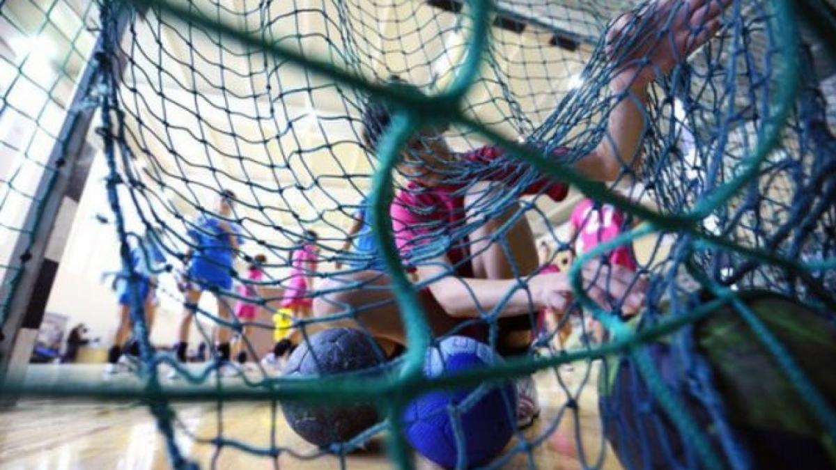antrenor de handbal trimis in judecata pentru 27 de violuri