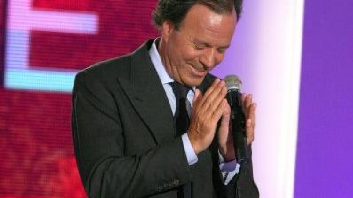 julio iglesias il ataca pe donald trump este un clovn si imi cer scuze clovnilor