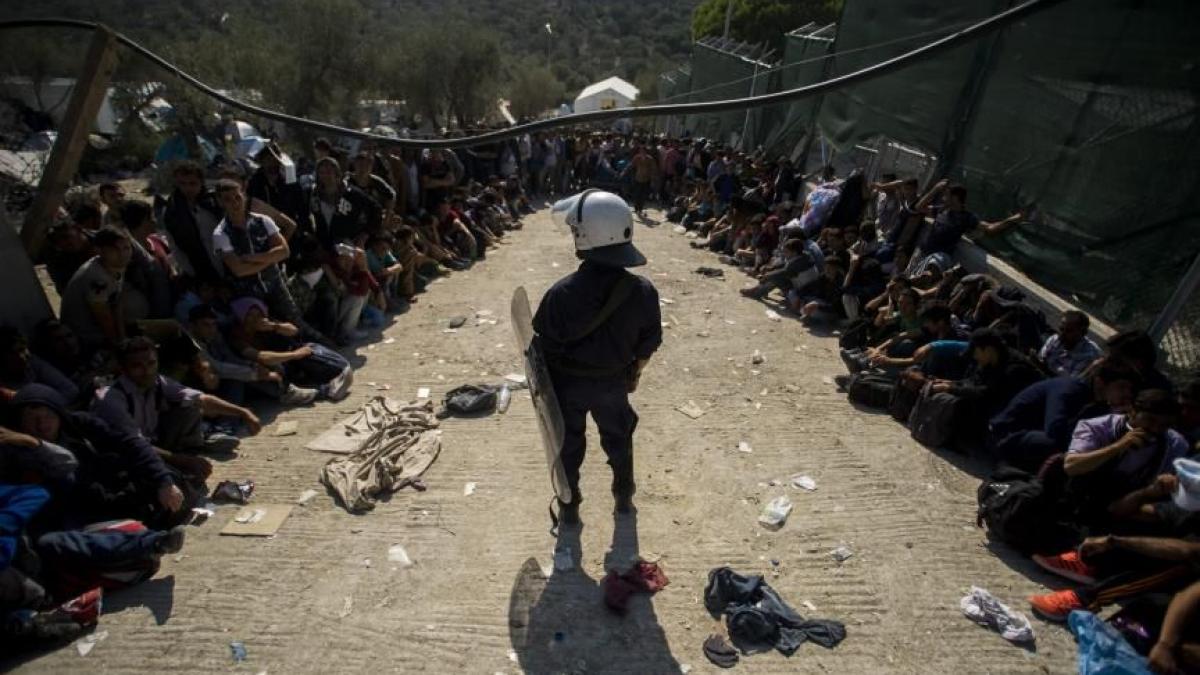 scenariu sumbru francois hollande angela merkel criza imigrantilor