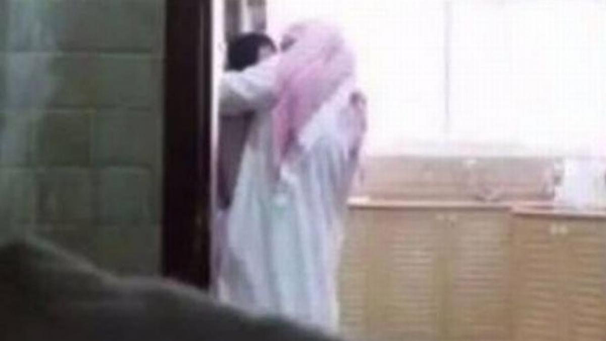 si a prins sotul in timp ce o insela femeia risca sa intre la puscarie