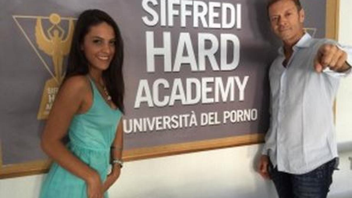 un actor italian a infiintat universitatea de pornografie pentru starurile in devenire