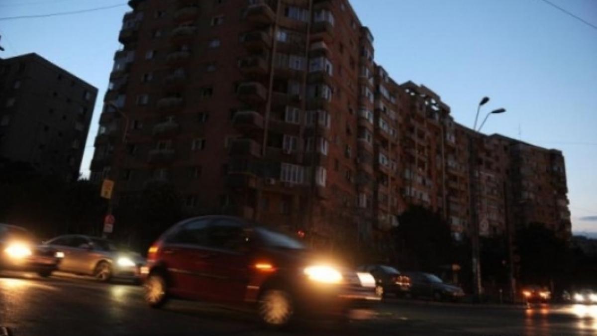 bucurestenii lasati ore in sir fara curent electric din cauza avariilor