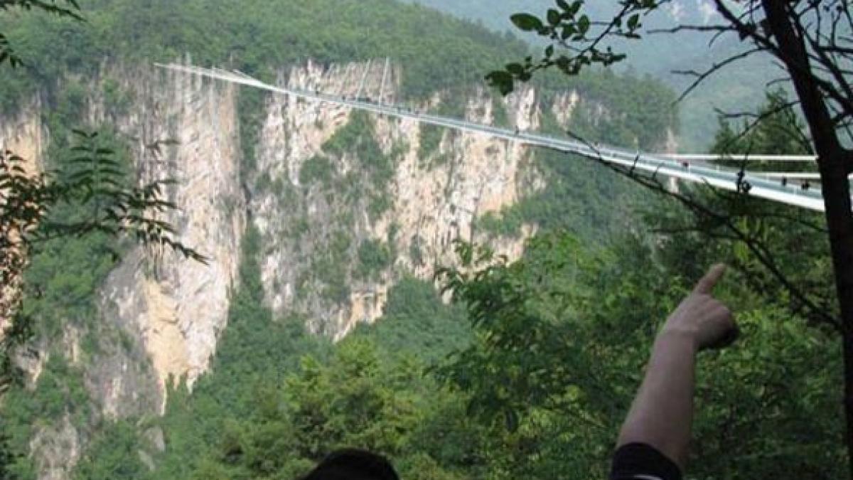 pod de sticla china turisti