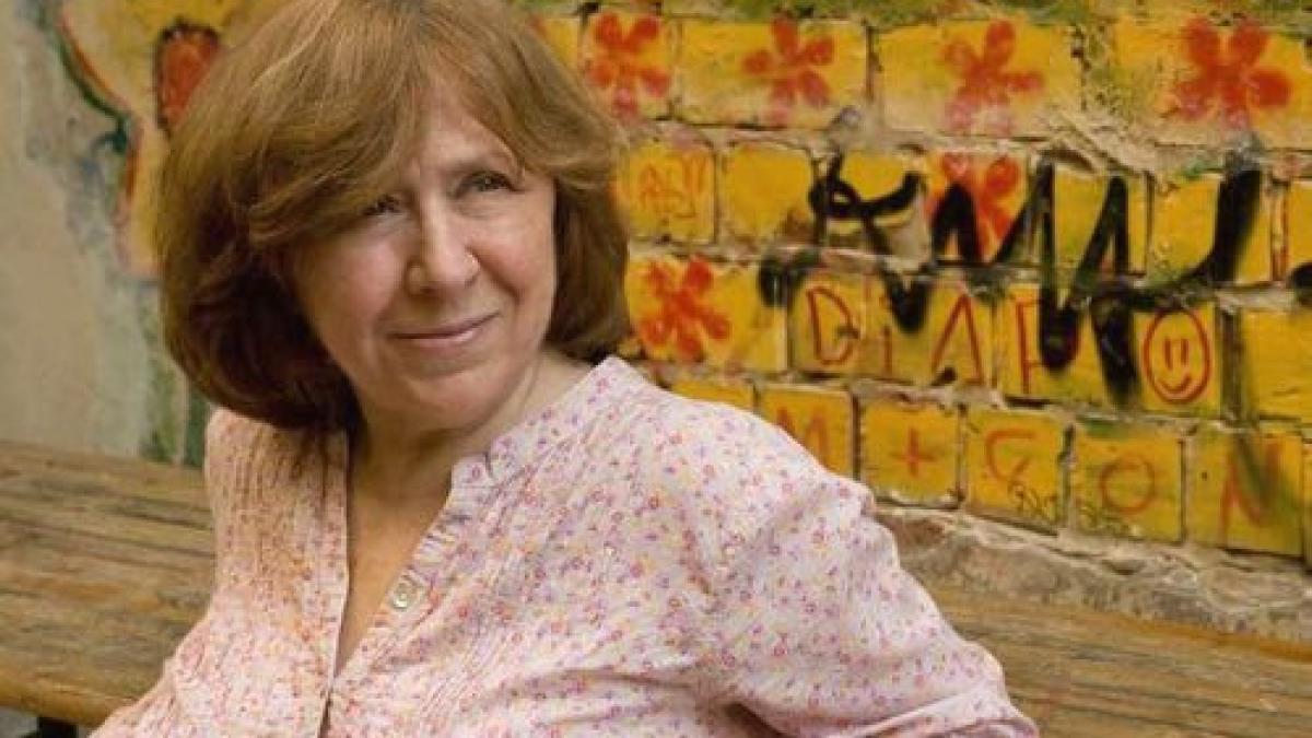premiul nobel pentru literatura a fost castigat de scriitoarea svetlana alexievich