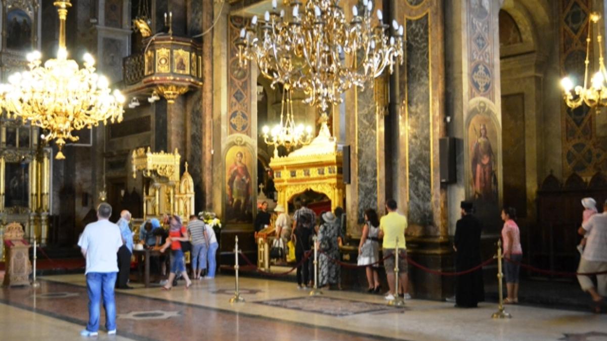 afacerile bisericii precum in cont asa si pe pamant cea mai bogata mitropolie din tara