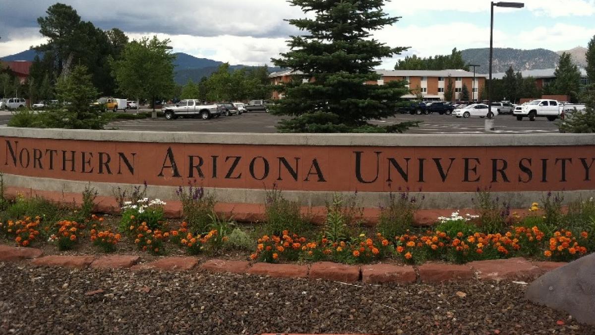 atac armat la o universitate din arizona cel putin o persoana a fost ucisa