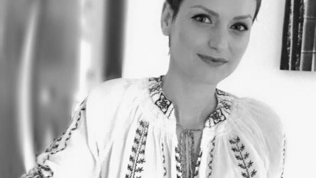 tanara sustinuta de mii de romani a murit