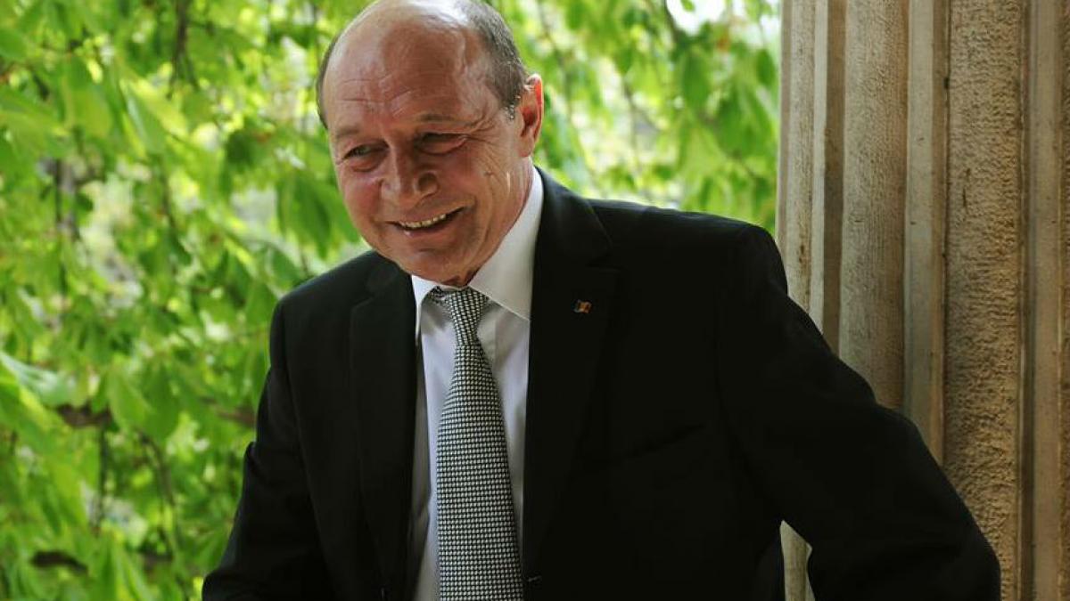 traian basescu si a facut public numarul de telefon