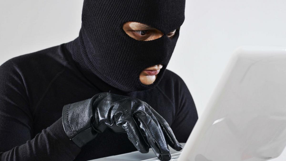 pericolul camerei web hackerul care spiona oamenii in timp ce faceau sex