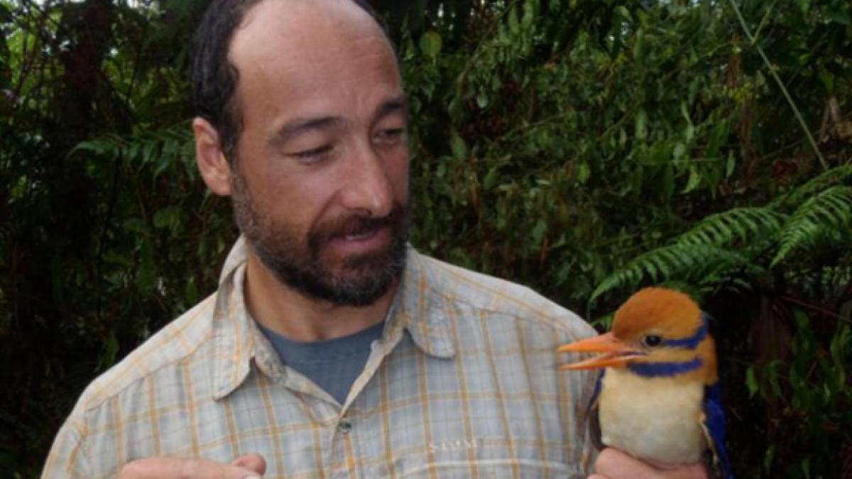 un om de stiinta a descoperit o pasare foarte rara si a ucis o cum isi explica acesta gestul