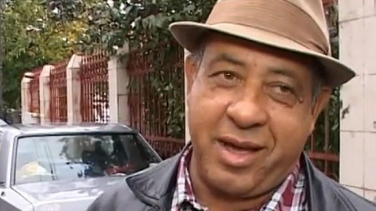 sectie de vot in curtea unui palat al romilor