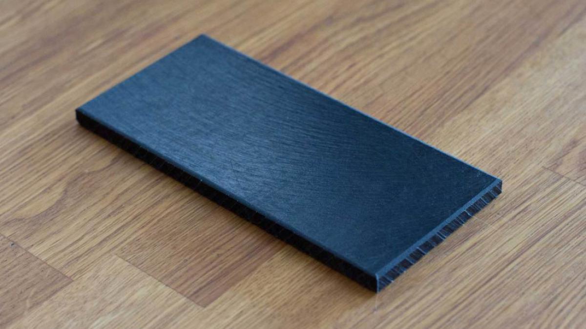 a aparut un model de smartphone care nu face absolut nimic