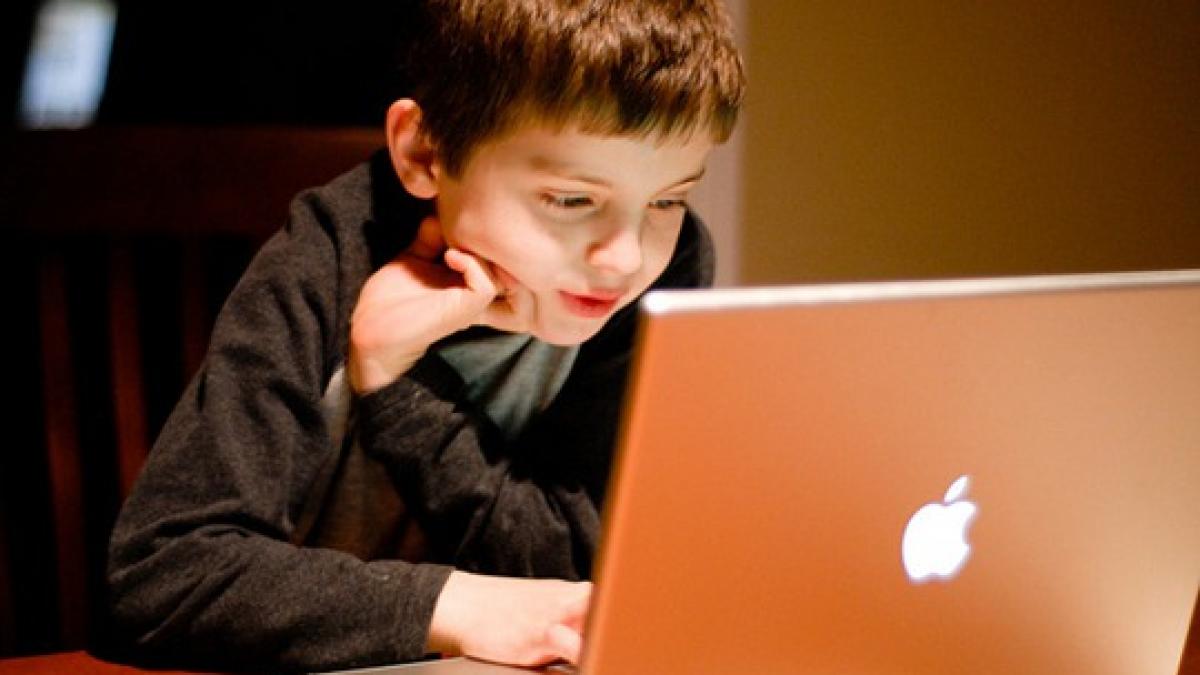 copiii romania petrec mult timp calculator