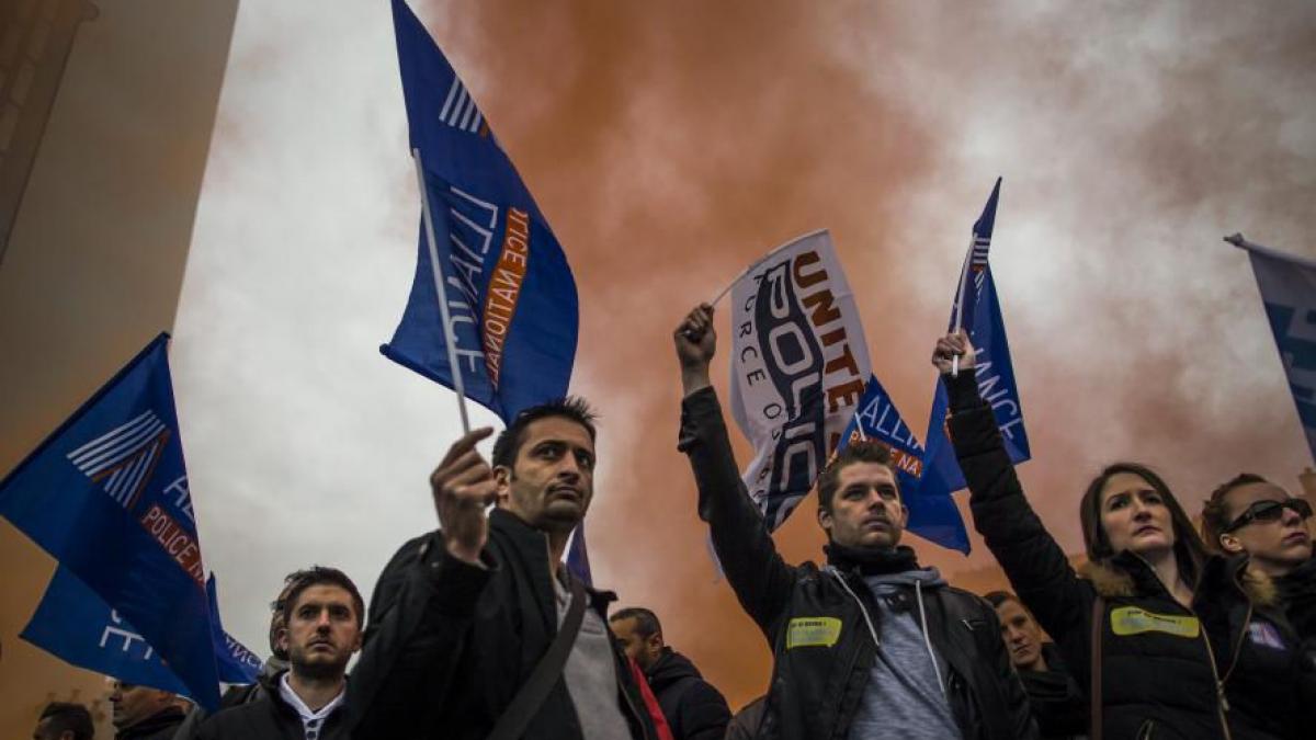 politisti francezi protest paris