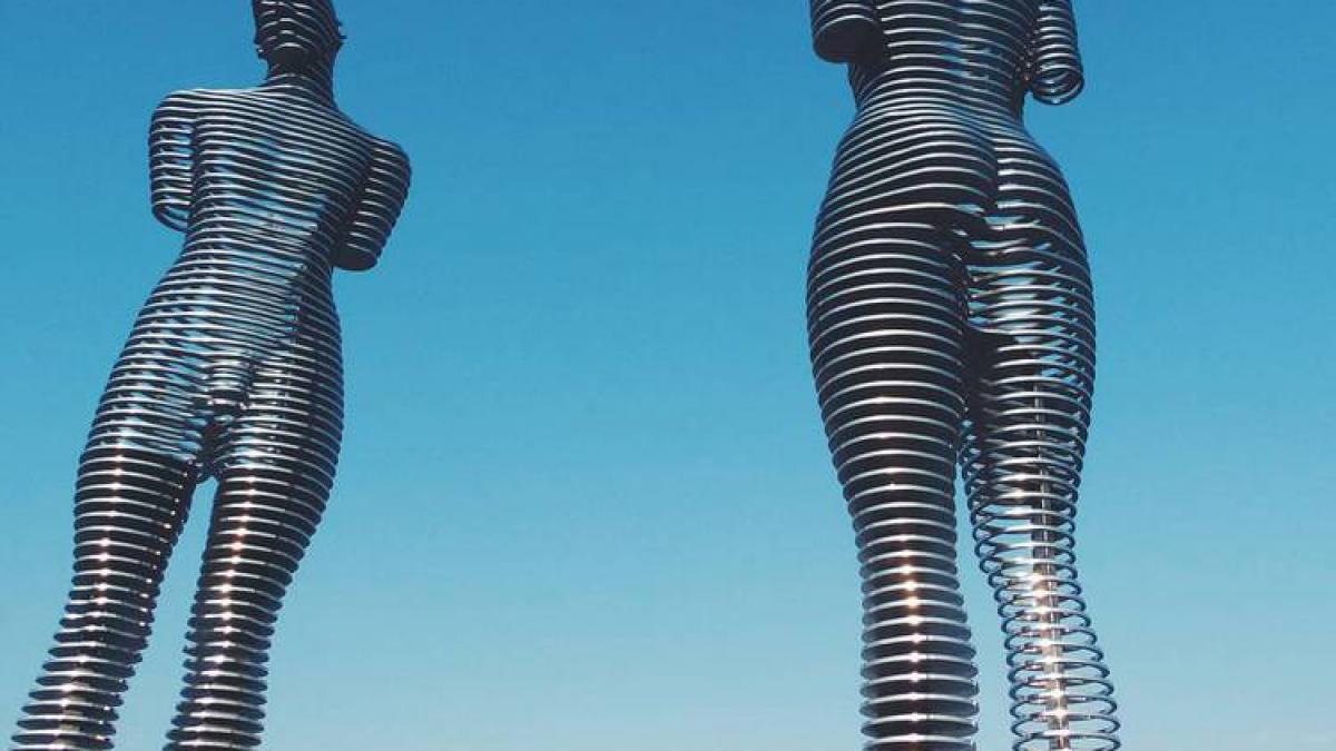 ali nino sculptura georgia poveste dragoste