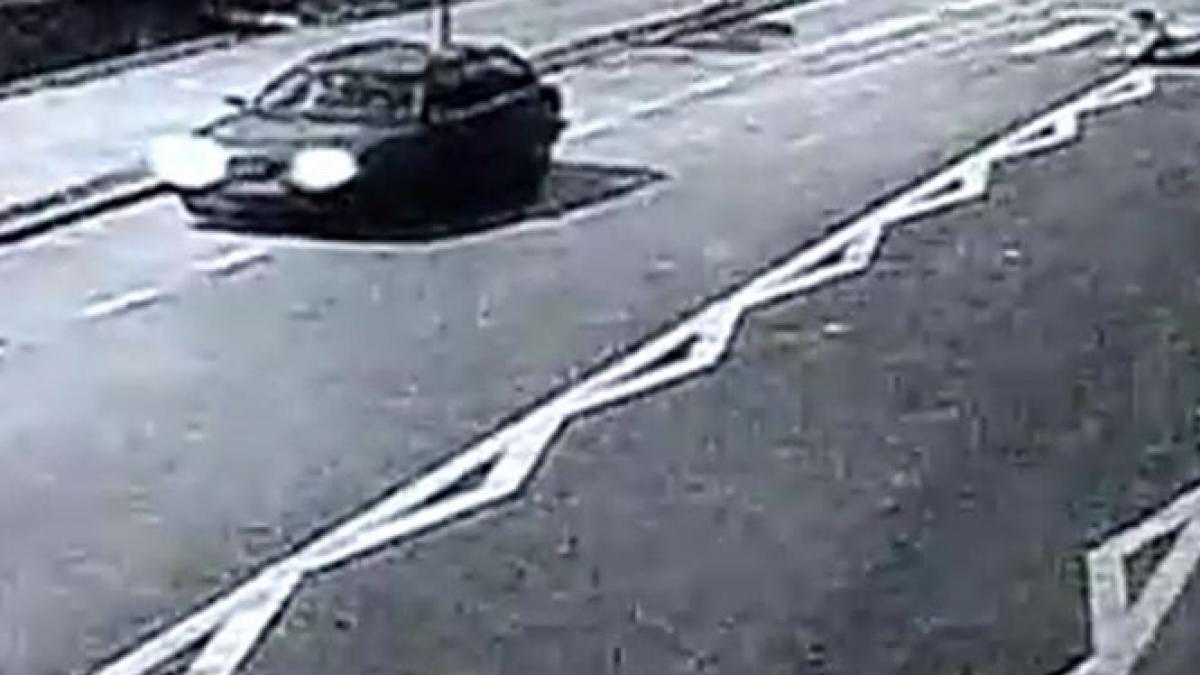 imagini socante o femeie a fost spulberata de o masina pe trecerea de pietoni