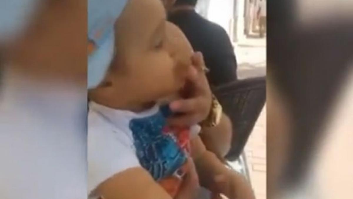 un roman isi incurajeaza copilul sa bea si sa fumeze