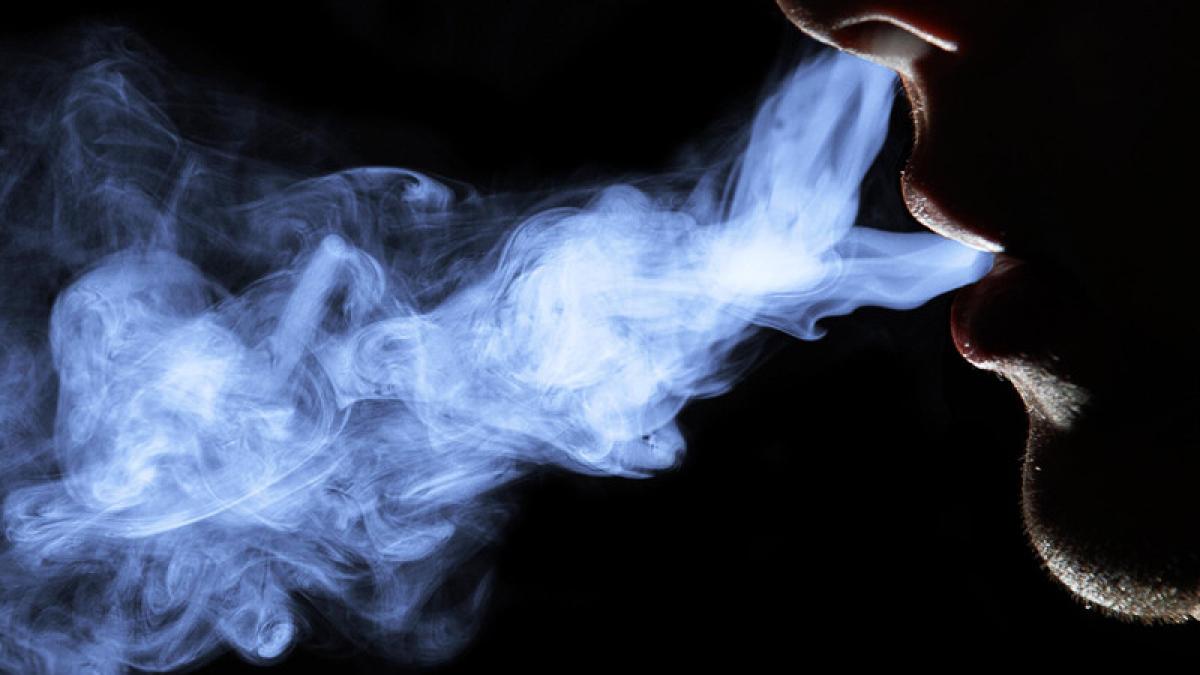 copil tigara fumat tata politie