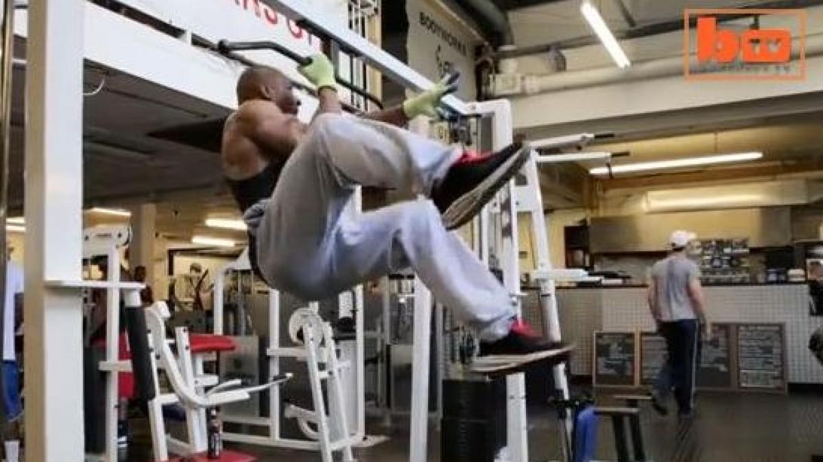 iata cum arata barbatul care merge la sala 365 de zile pe an