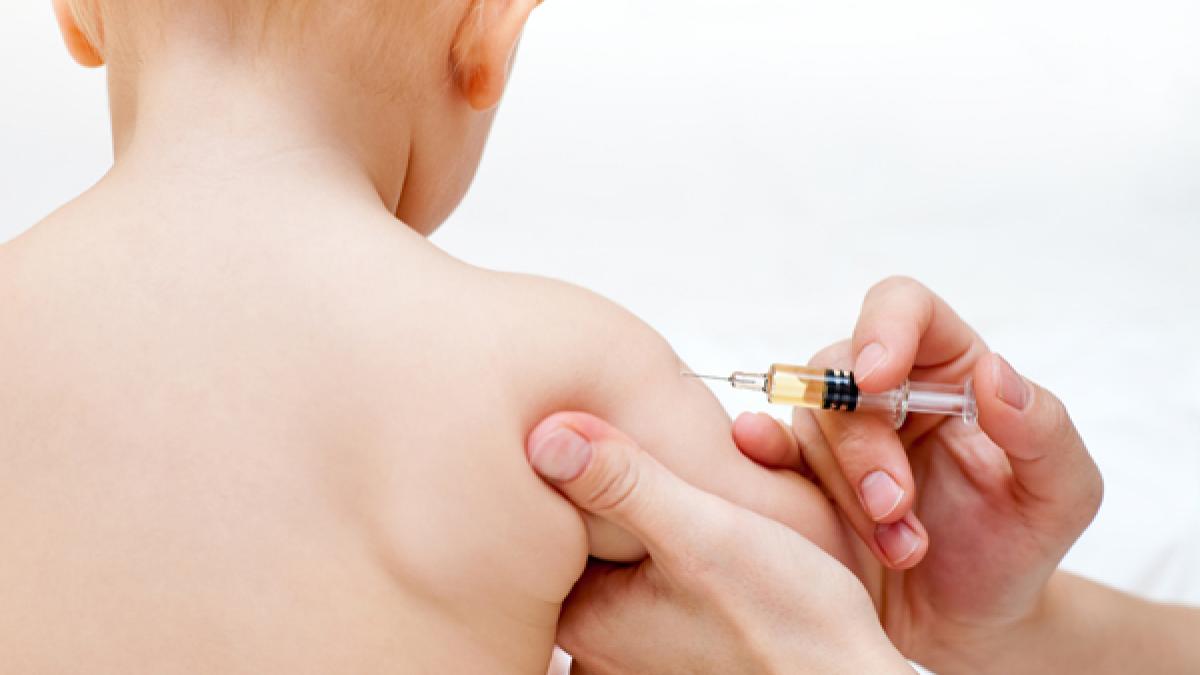 legea privind obligativitatea vaccinarii copiilor imparte lumea medicala in doua