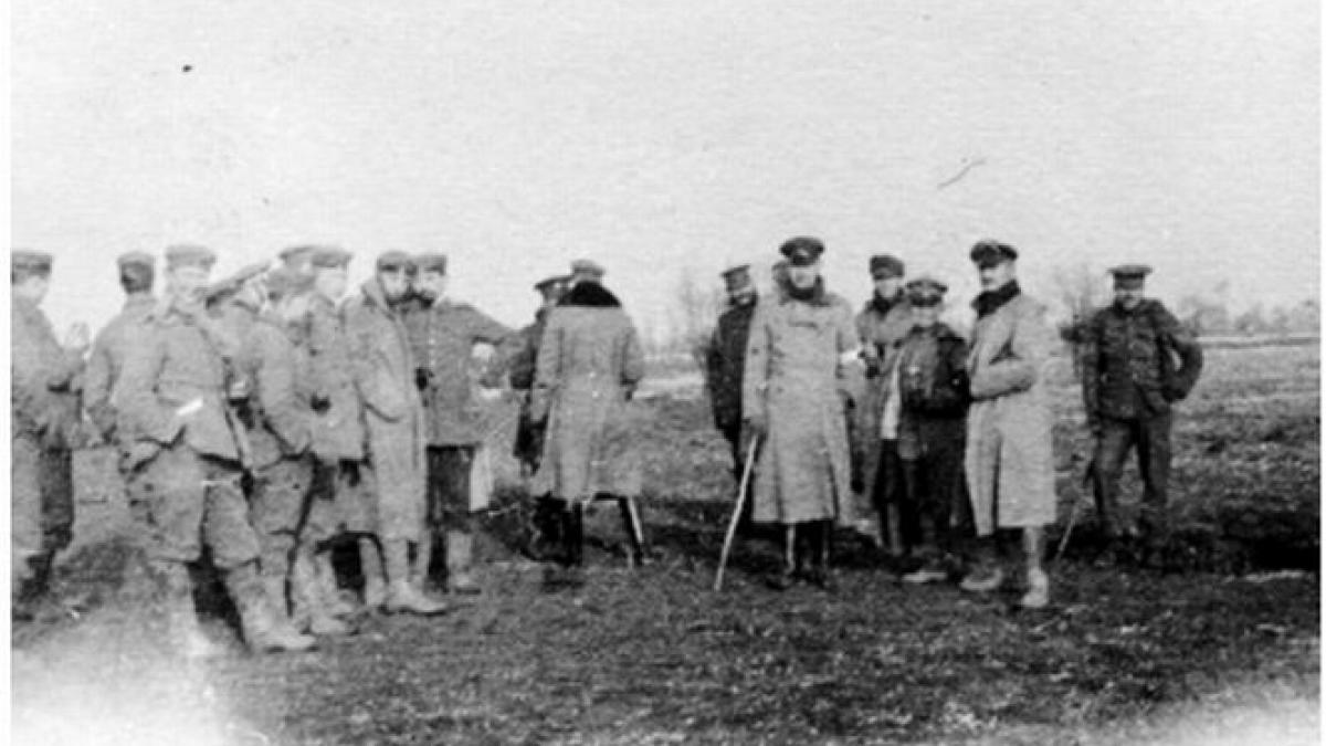 printre morti si transee si au redescoperit umanitatea povestea incredibila a armistitiului de