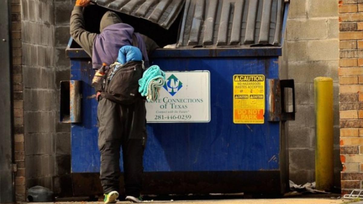 cautatori gunoaie furt inchisoare