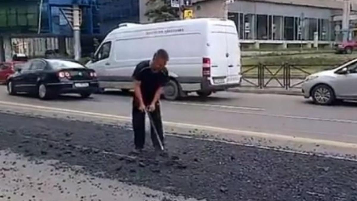 imagini cluj muncitori asfalt tramvai