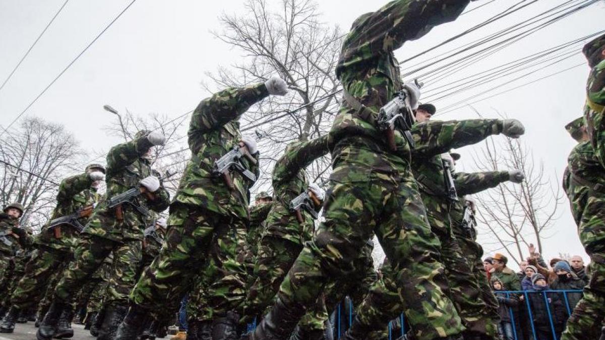 romania armata aniversare militari arme