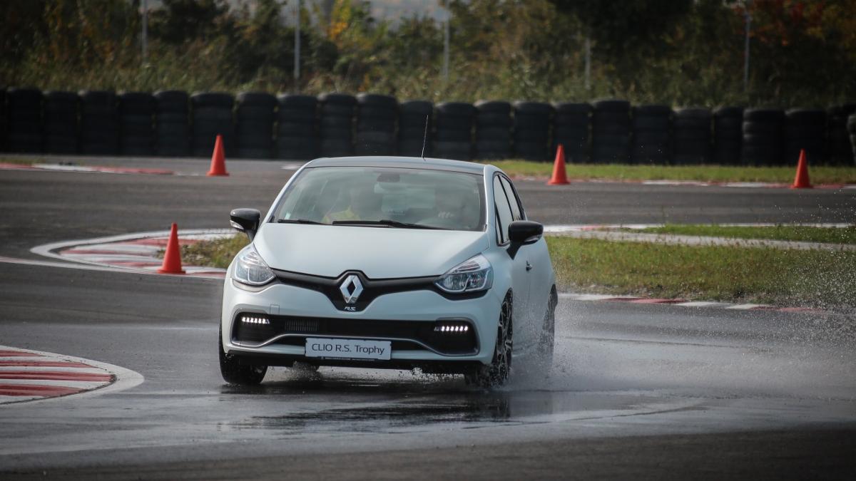 renault clio rs trophy s a lansat oficial in romania foto