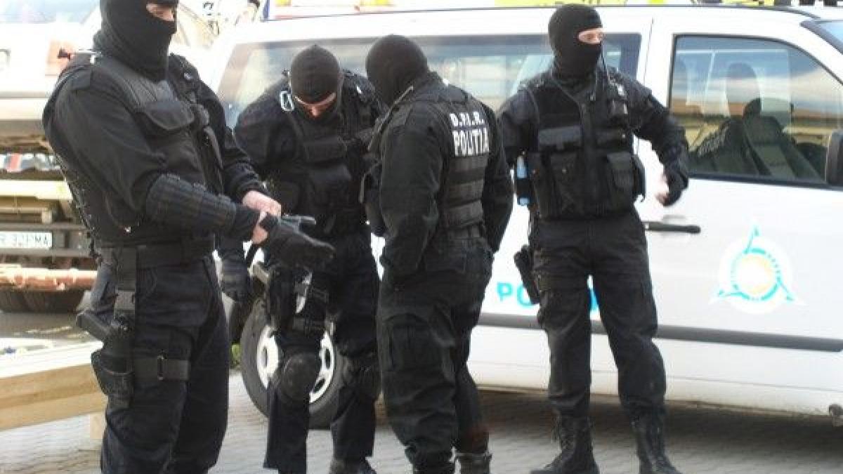 descinderi fara precedent in romania actiunea politistilor cuprinde 12 judete si bucurestiul