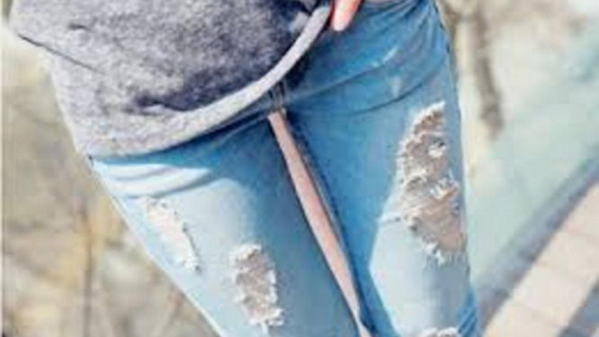 eleva de 15 ani agresata de profesorul de geografie mama fetei a sunat la 112