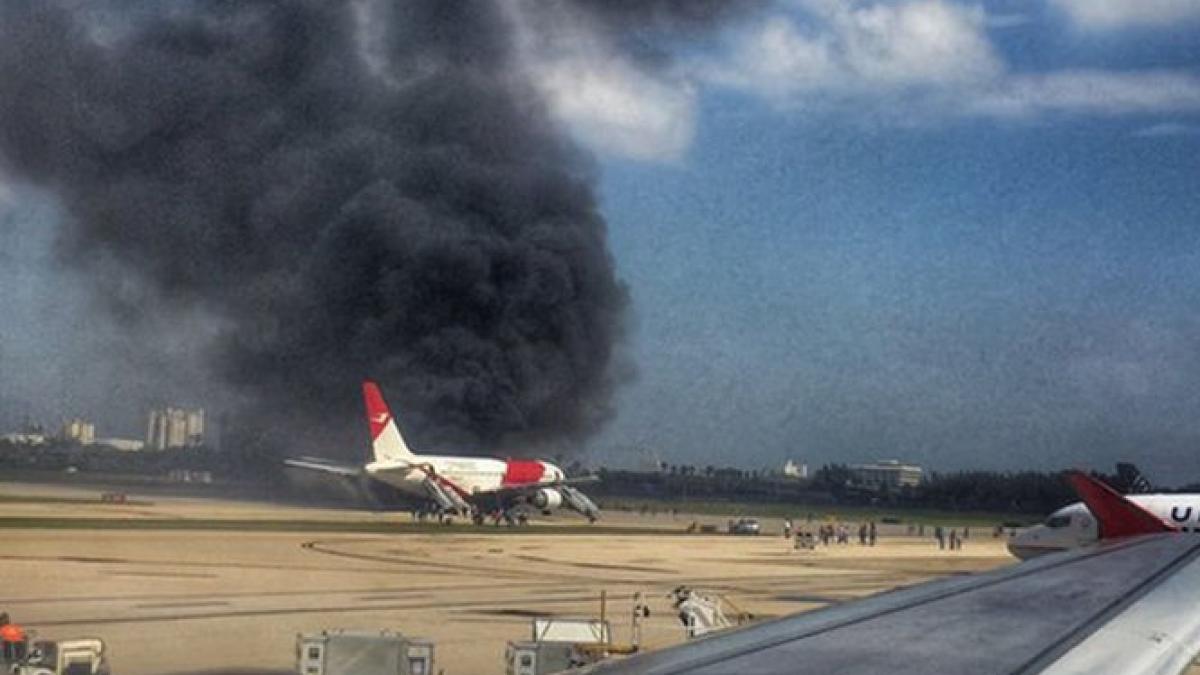 motor avion incendiu pasageri