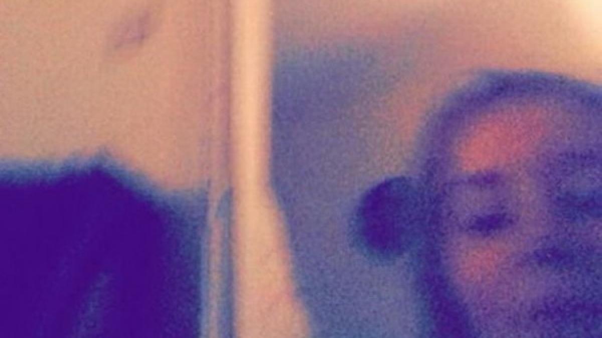 credea ca si a facut un simplu selfie detaliul remarcat de mama ei a transformat fotografia intr un