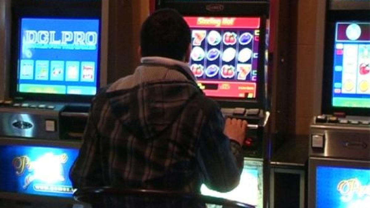 cum sunt romanii pacaliti la pacanele