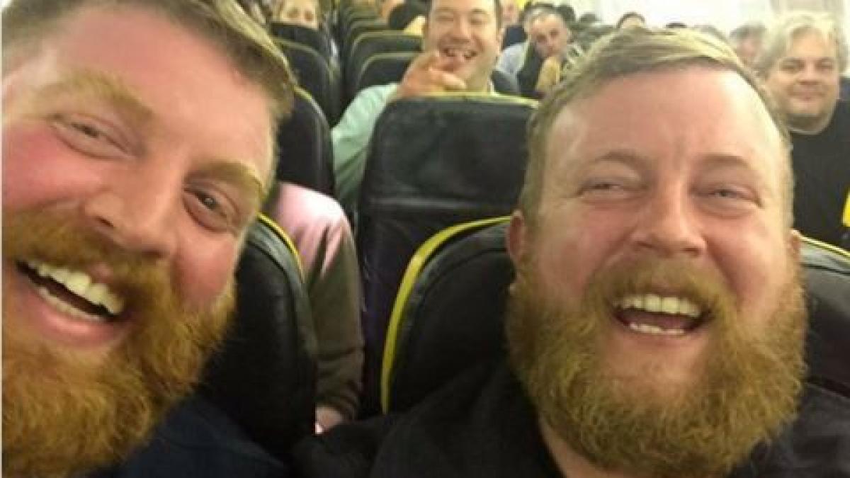 s a asezat langa un strain in avion si l a busit rasul asemanarea era socanta sa faca un test adn