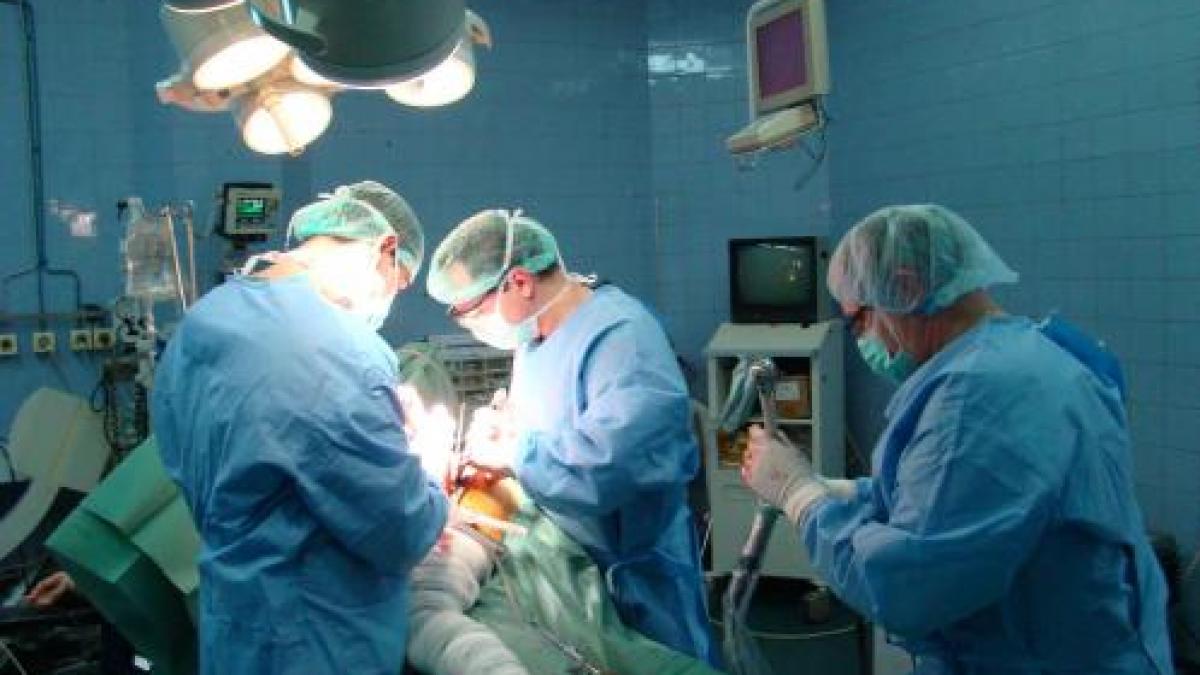 medic militar spital victime raniti