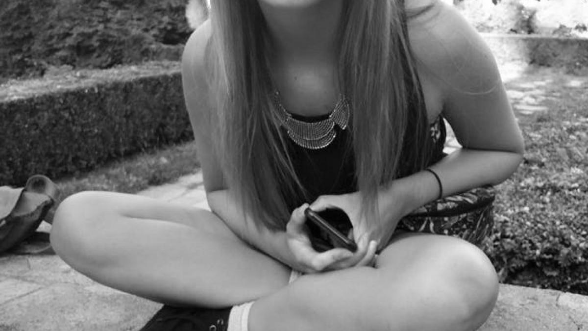 alexandra matache tanara care a terminat jurnalismul si lucra intr un bar din centrul vechi