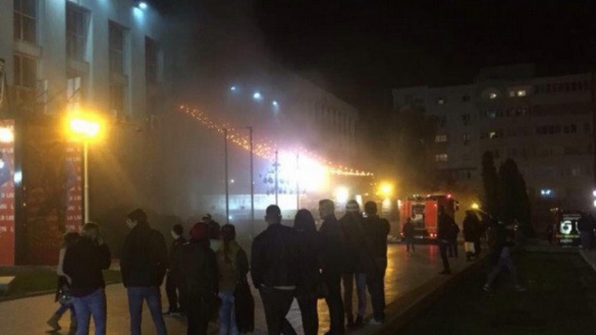 incendiu intr un club in aceasta seara pompierii se lupta cu focul