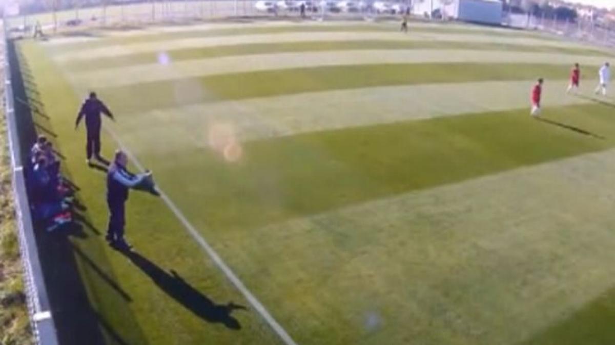 fotobalist bataie antrenor violenta