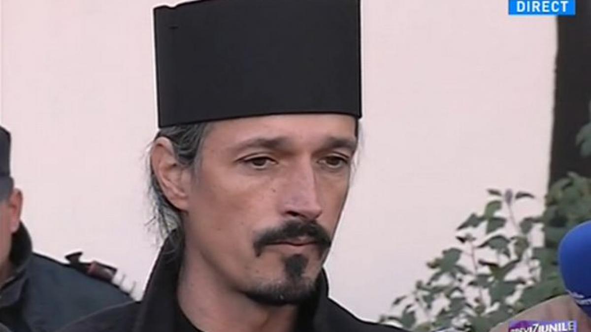 preot ortodox in fata clubului colectiv am fost anuntati ca trebuie sa venim aici sa tinem o slujba