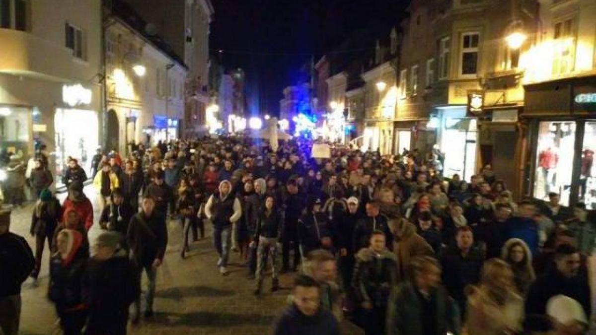 brasov manifestatie in fata prefecturii viitorul guvern sa nu aiba corupti foto