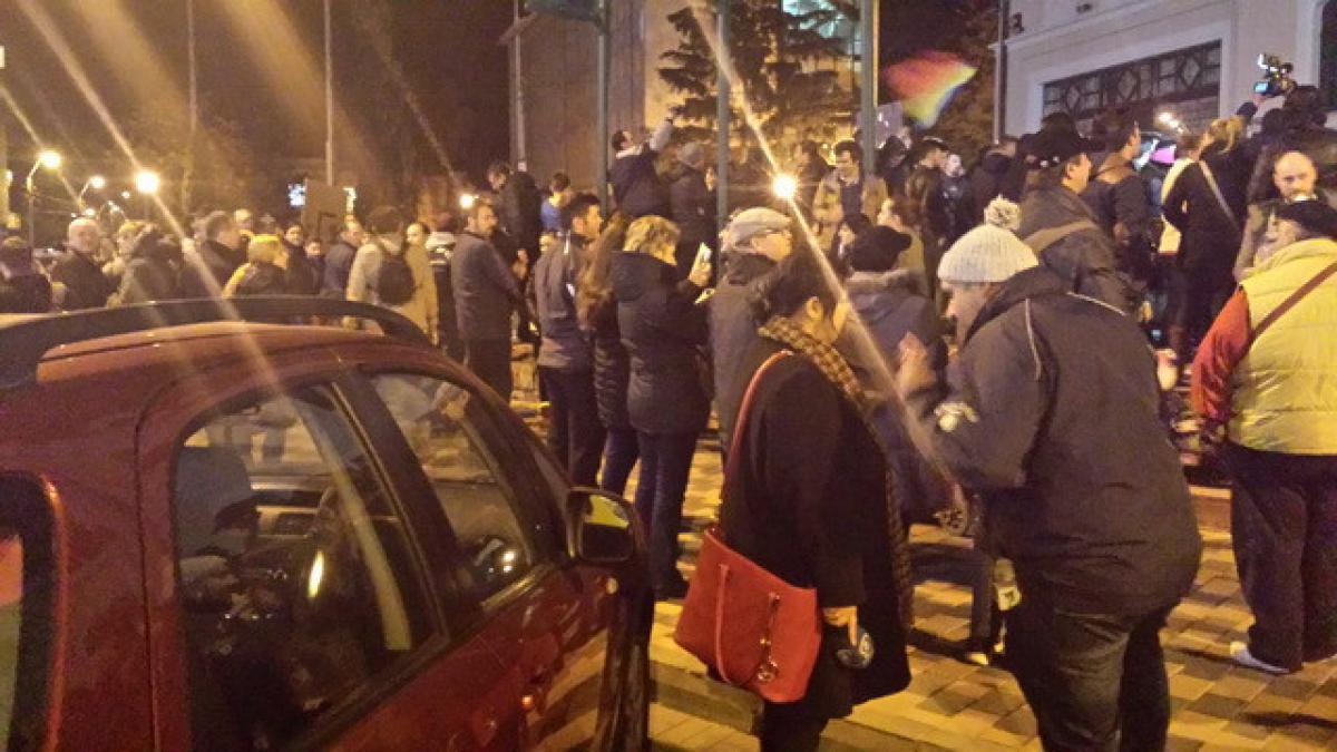 neamt aproapte 500 de persoane protesteaza in piatra neamt foto