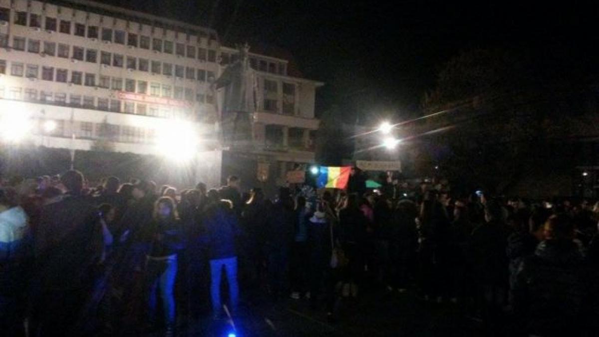 vaslui protestatarii au ocupat piata centrului civic